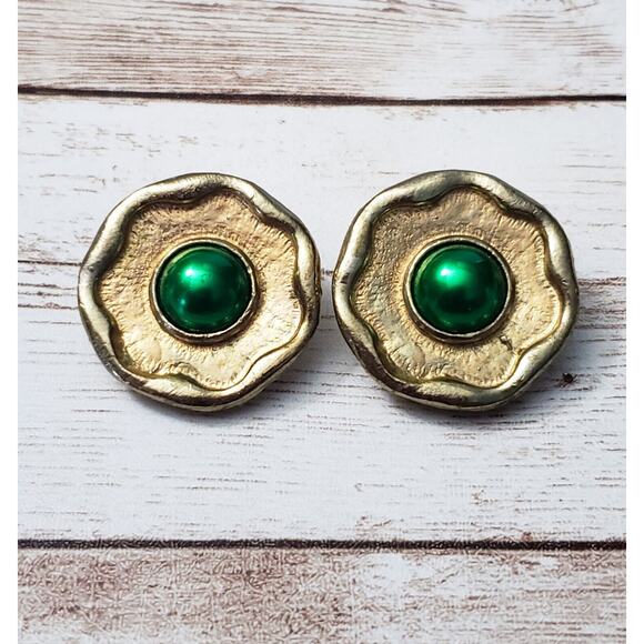 Vintage Clip On Earrings - Wavy Gold Tone Circle with Green Center - Picture 1 of 6